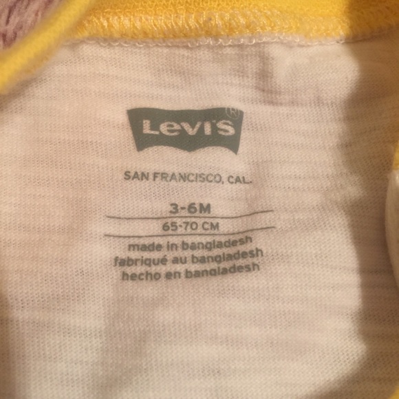 6 for $20! Levi’s Rainbow Tee - Picture 2 of 3
